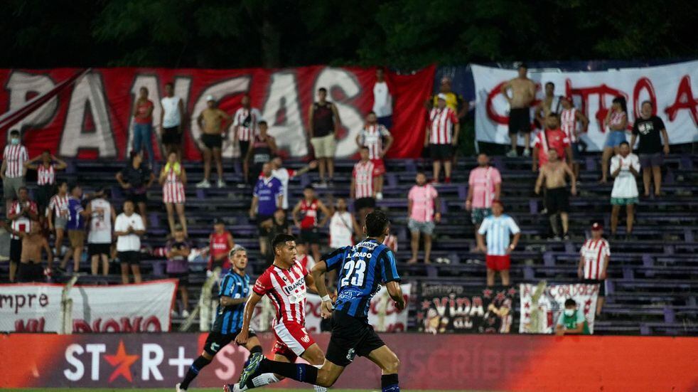 Instituto enfrentó a Liverpool de Uruguay en un amistoso de pretemporada disputado en Montevideo. (Prensa Instituto)