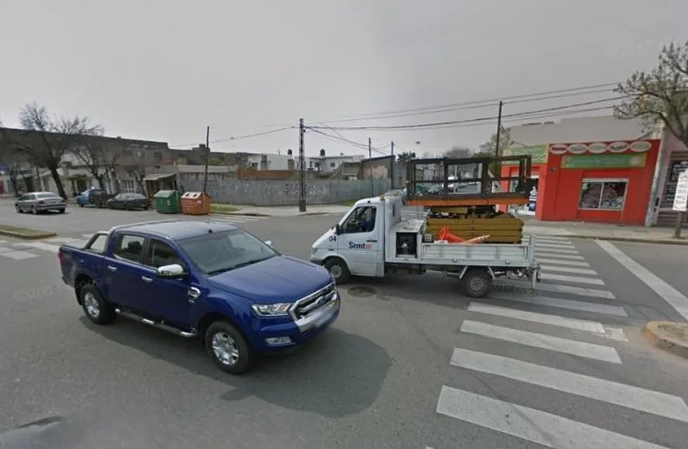 Los semáforos de Pérez Bulnes y Provincias Unidas estaban intermitentes. (Google Street View)