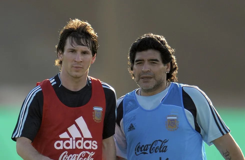 Messi y Maradona comparten una esquina de Tezanos Pinto, un pueblo de Entre Ríos.