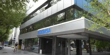 EDEMSA. Electricidad luz corriente Frente del edificio de EDEMSA, empresa distribuidora de eléctricidad ubicado en Belgrano y San Lorenzo  de Ciudad