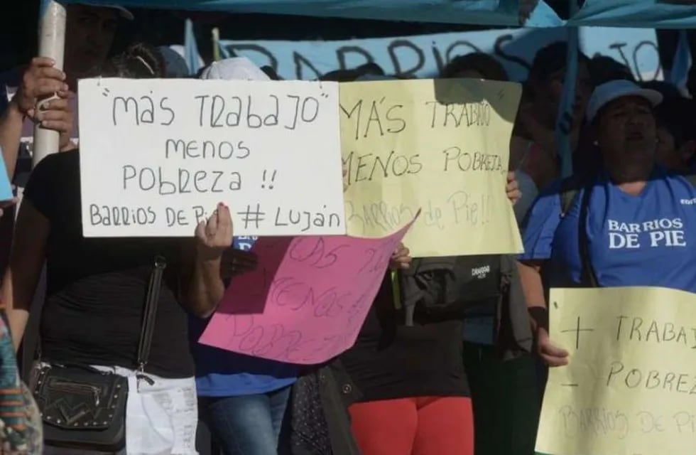 Gremios y organizaciones políticas se manifestaron en Peatonal y San Martín, Mendoza. (Foto: José Gutiérrez / Los Andes)
