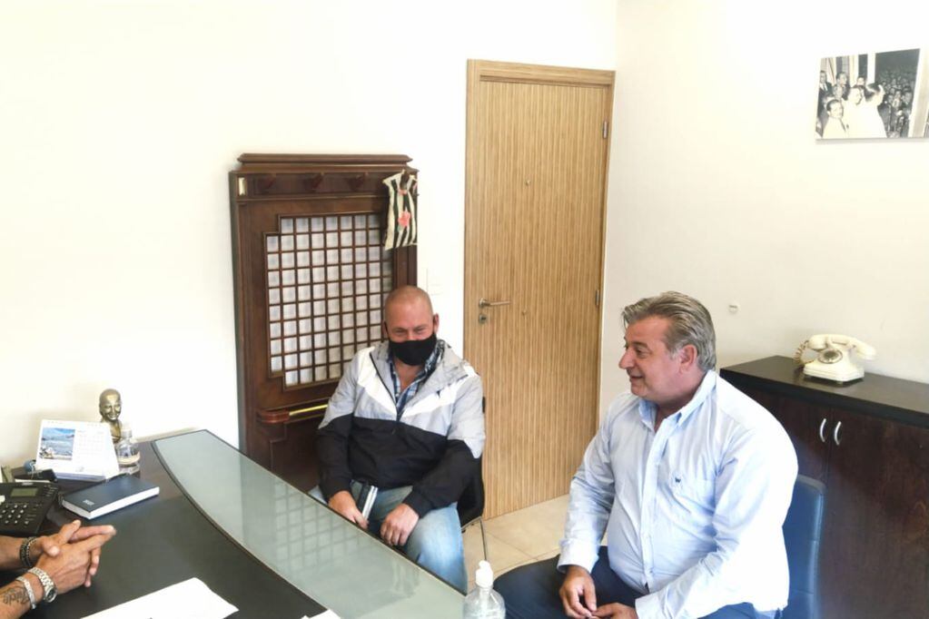 Carlos Bianchi y Rogelio Zumpano recibieron al director de discapacidad del Partido de General Pueyrredón en la sede del SECZA Mar del Plata.