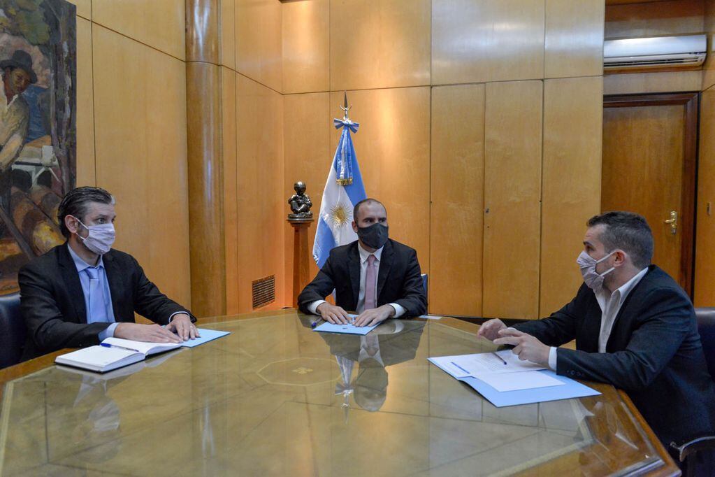 El ministro de Economía, Martín Guzmán, con Haroldo Montagu y Diego Bastourre.