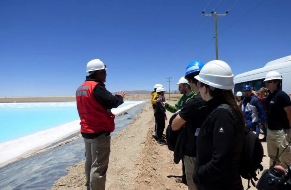 Proyecto de carbonato de litio que opera en el salar de Olaroz, en la Puna jujeña.