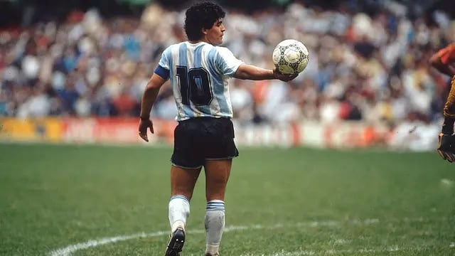 Nota Editorial 903 Maradona