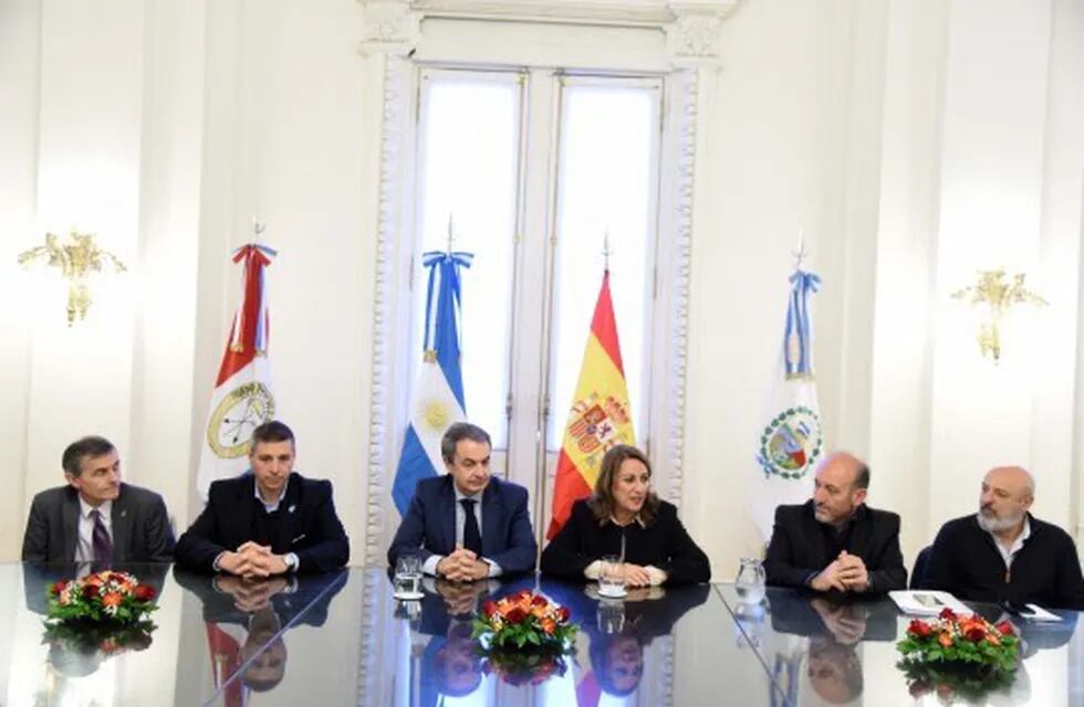 Zapatero visitó la ciudad para hablar sobre la reforma constitucional.