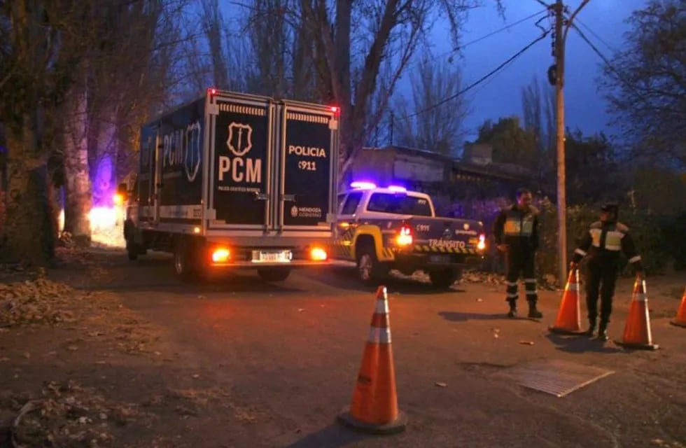 un cuerpo quemado en un pozo de Luján de Cuyo Mendoza. Policía científica mendoza. policiales