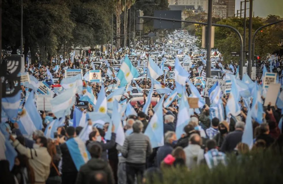 Marcha contra Gobierno en el obelisco (Foto: Federico Lopez Claro)