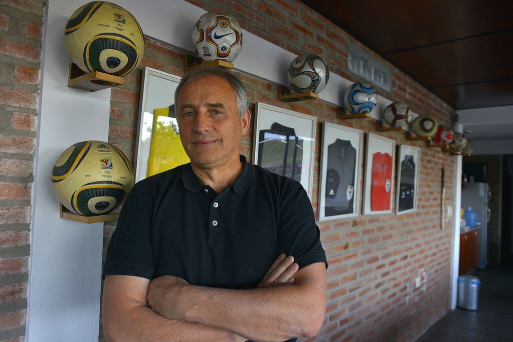 Héctor Baldassi exárbitro de fútbol. 