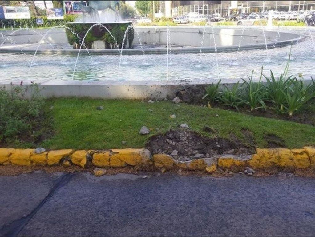 Los daños en la rotonda (Foto:Web)