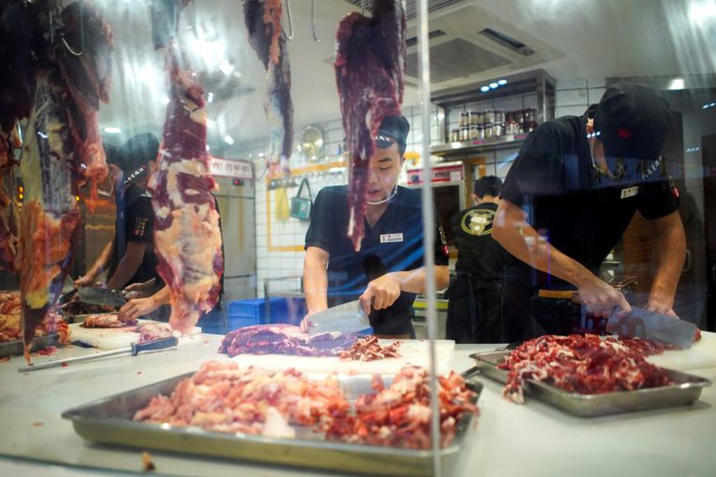 La carne de perro continúa siendo considerada una delicadeza en muchas regiones (Foto: REUTERS/Athit Perawongmetha)