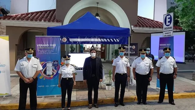 Inauguración de un Stand informativo de la policía en la Iglesia “Nuestra Señora del Carmen” de Carlos Paz.