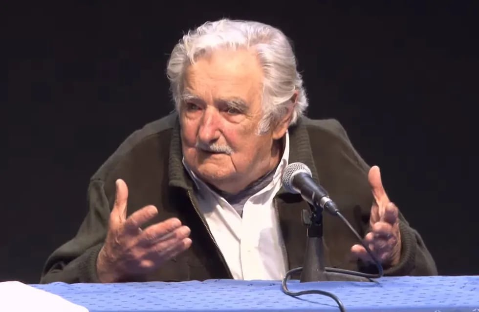 "Pepe" Mujica en conferencia de prensa en la UNSL.