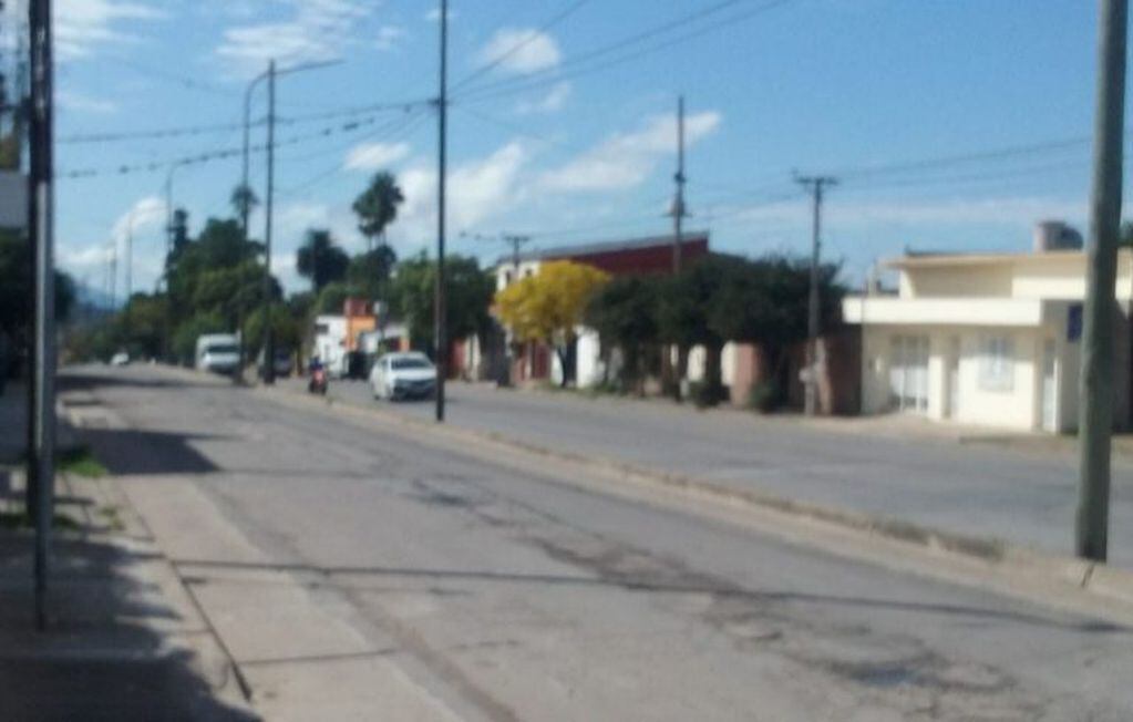 Muy poca circulación vehicular se registró durante la mañana del viernes por la avenida Mosconi, del barrio Chijra.