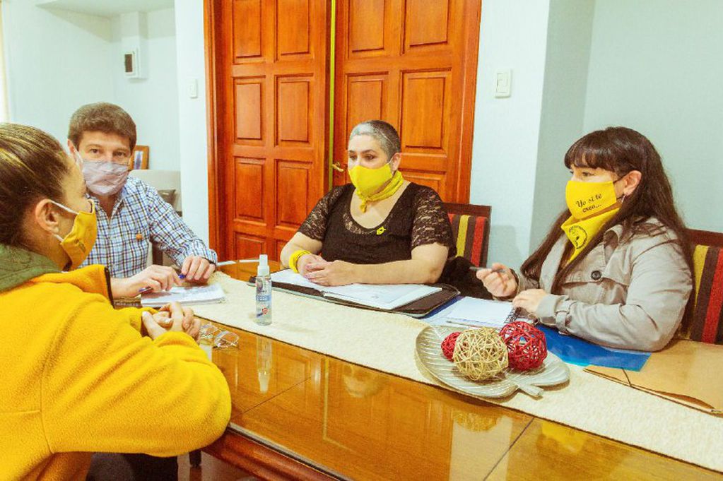 El Gobernador Melella recibió integrantes del grupo Madres de Pañuelos Amarillos