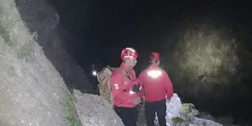 Dos turistas fueron rescatados en el Cerro Los Gigantes. (Policía de Córdoba)