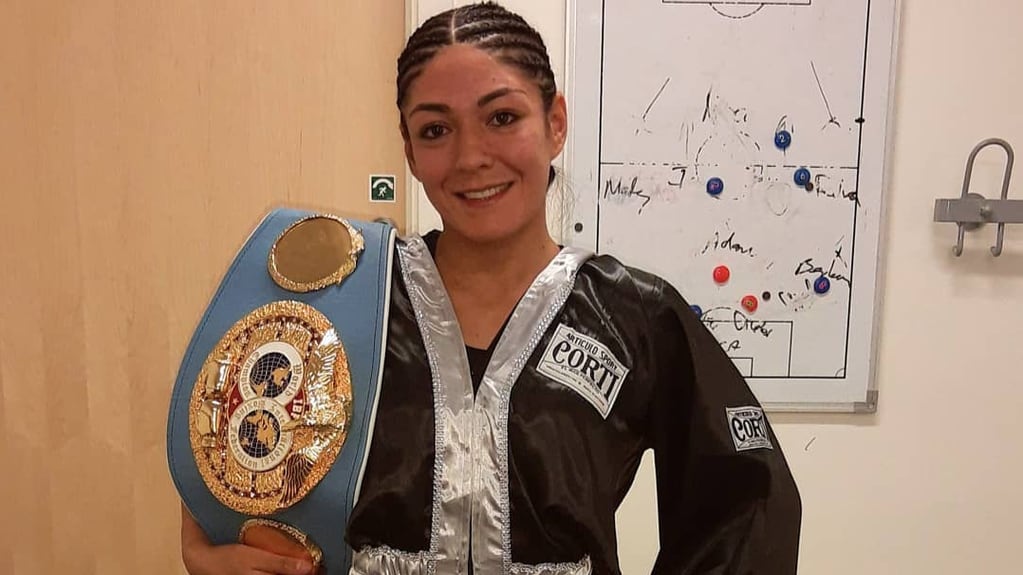 Brenda "La Pumita" Carabajal, la jujeña campeona mundial de box, irá este viernes en busca del pasaporte para enfrentar a la campeona absoluta de la división pluma, Amanda Serrano.