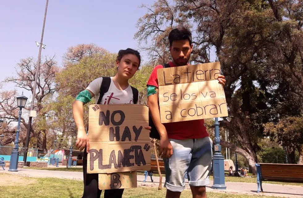 Yésica y Jesús, los dos jóvenes detrás de Ambientalismo Mendocino.