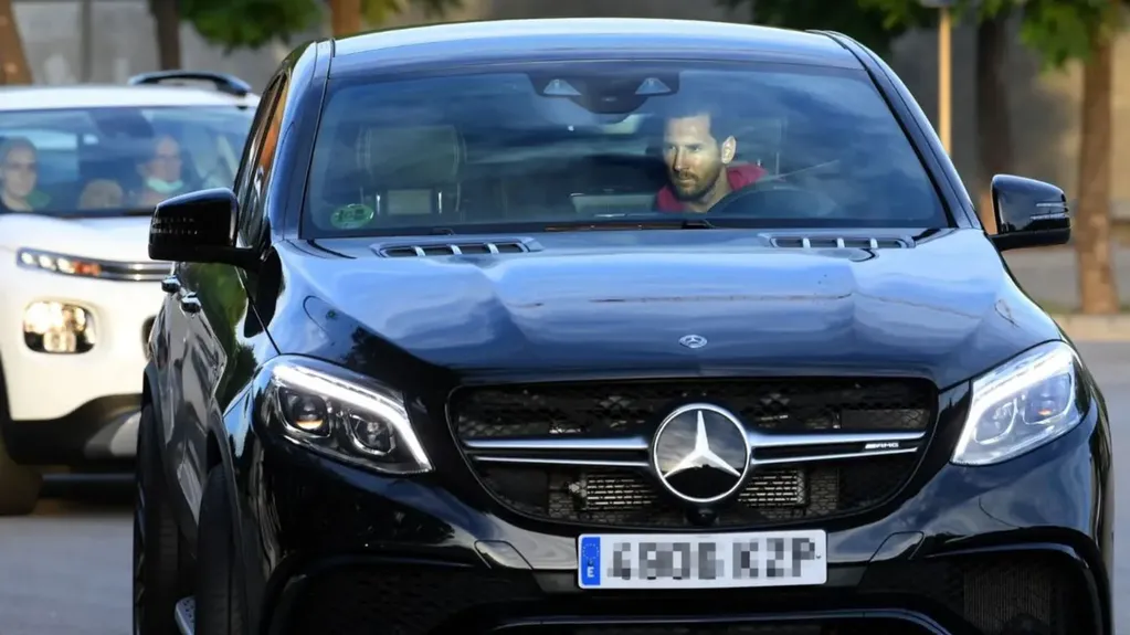 Messi en su Mercedes Benz