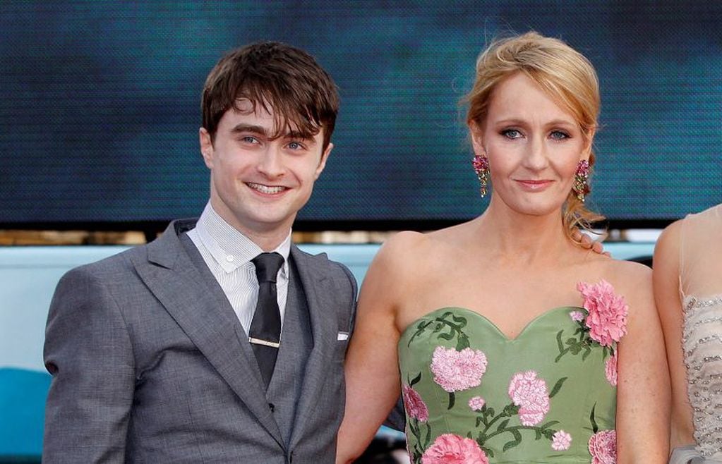 Daniel junto a Rowling en la premier de "Harry Potter" (web)
