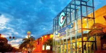 Centro comercial. El shopping agregará seis grandes locales y expandirá su patio de comidas.