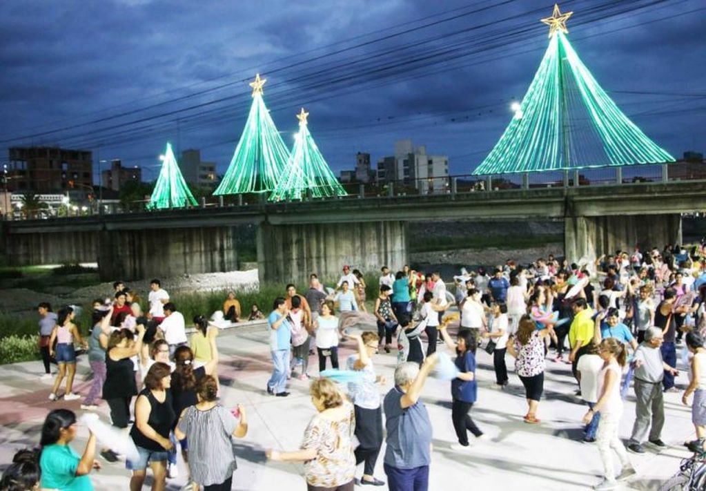 Decenas de bailarines tomaron clases en el anfiteatro “Las Lavanderas” en diciembre pasado.