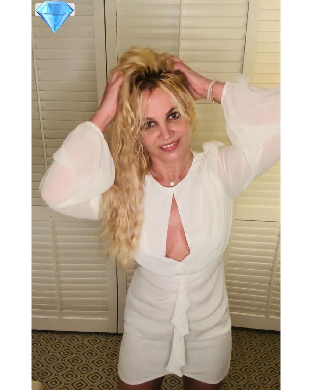 Britney Spears con un look total white.