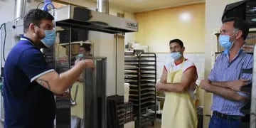 Juan Ruggia y Diego Peiretti visitaron a la panadería DS, que se benefició con "Rafaela impulsa"