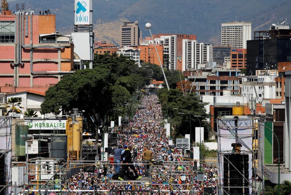 Seguidores de Juan Guaidó en las calles (REUTERS/Carlos Barria)