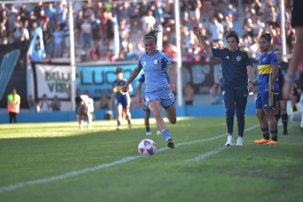 El femenino de Belgrano se enfrenta a Boca, en la cancha de Racing de Nueva Italia, por el encuentro de ida de la final de la Copa de la Liga femenina. (Javier Ferreyra / La Voz)