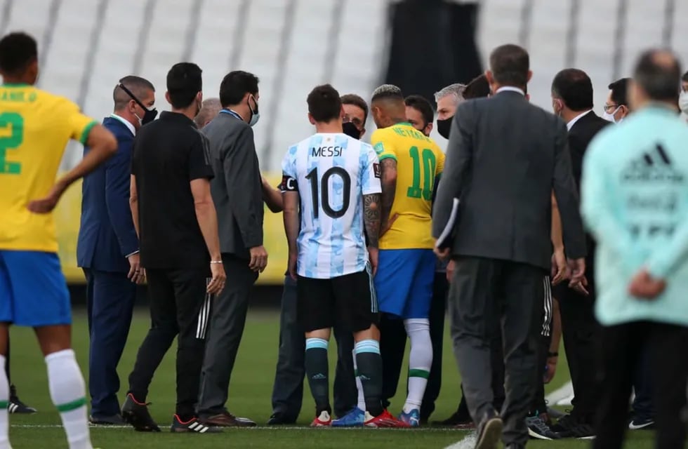 Lionel Messi y Neymar el día de la suspensión del partido.
