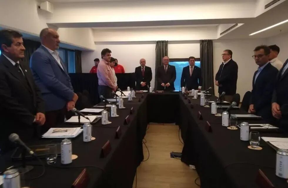 Participan ministros de 14 provincias argentinas.