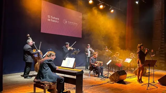 La Orquesta Municipal de Tangos presentó su nuevo trabajo "Postales Urbanas"